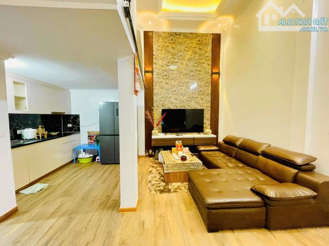 🏡 NHÀ MỚI ĐẸP - TRUNG TÂM HAI BÀ TRƯNG - 10M RA PHỐ - SÂN RỘNG, BA THOÁNG 🌟 - 6