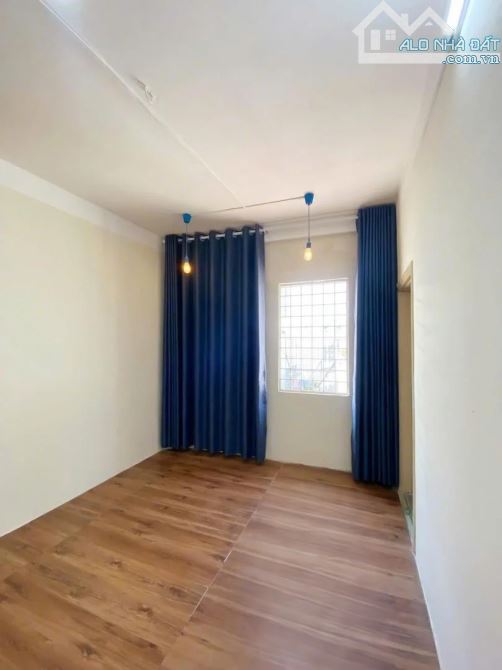 C/C Cao Thắng Q3: Căn Hộ 2PN, Diện tích gần 40m2, View Thoáng, SHR Vĩnh Viễn, Giá Chỉ 2.2 - 6