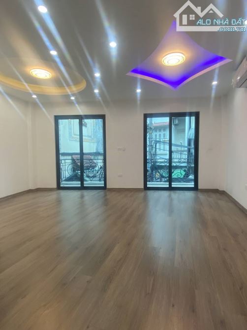 Bán Nhà Đẹp Mặt Ngõ, 5 Tầng Thang Máy, Trại Cá, Hai Bà Trưng, Hà Nội DT: 45m2, 5  MT: 5.6m - 7