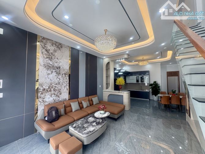 🏡 Nhà mê hẻm chính Nguyễn Thiếp - Hướng Tây Bắc