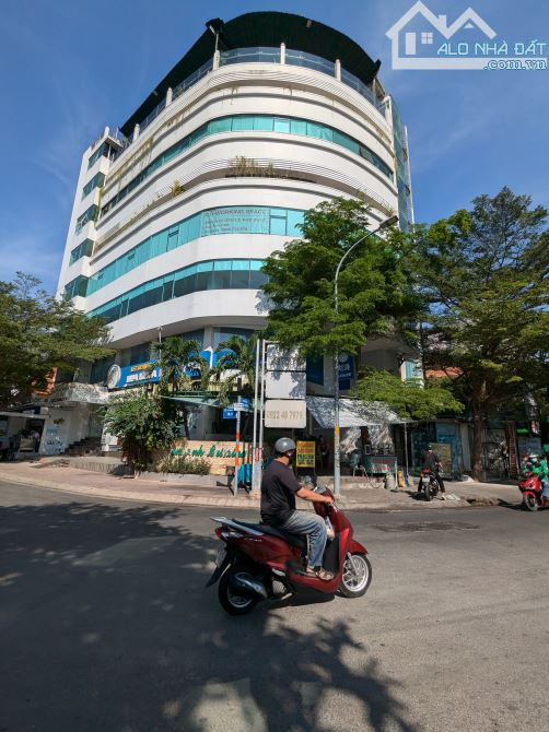 Khan hiếm góc 3 Mặt tiền Bùi Hữu Nghĩa, Hầm 7 Tầng, 7x24m, 300 triệu, 41 tỷ