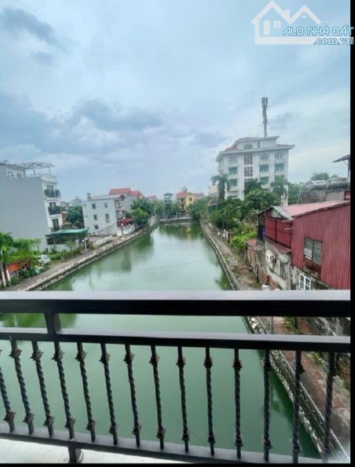 67 m2/5 tầng/12 tỷ/phúc lợi/View hồ/ ô tô chánh