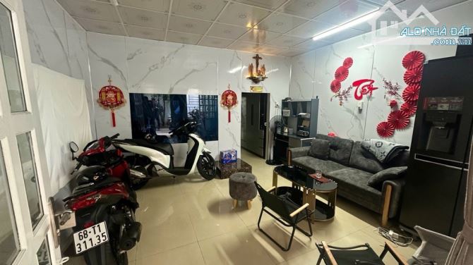 Bán gấp nhà Quận 8, Nguyễn Duy, 1 trệt 1 lầu, 4m8 x 14m, 3 phòng ngủ, 3 tỷ 750.