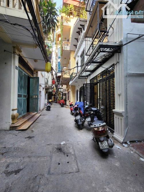 Bán nhà đẹp phố Tây sơn ô tô đỗ cửa 40m 4 tầng mặt 4m giá 9.x tỷ