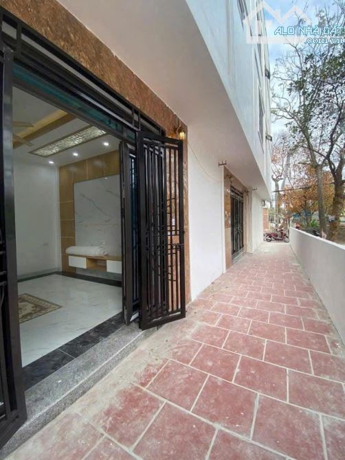 Nhà đẹp Phượng Đồng-Phụng Châu Ô tô cách 1 nhà, cách trường Đại Học 500m DT32m*4T