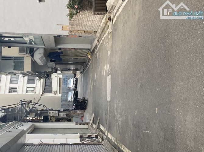 BÁN GẤP NHÀ HOÀNG NHƯ TIẾP-LONG BIÊN 30.8m2 , 3 PN ,Ô TÔ ĐỖ CỬA ,GIÁ 5.x tỷ có TL