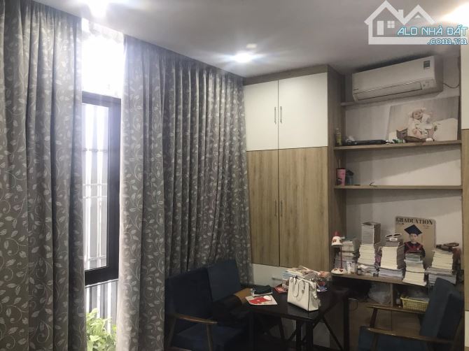 Bán nhà ngõ Kiến Thiết - Khâm Thiên DT 40m, MT 4.8m, 4 tầng đẹp, giá 9.6 tỷ
