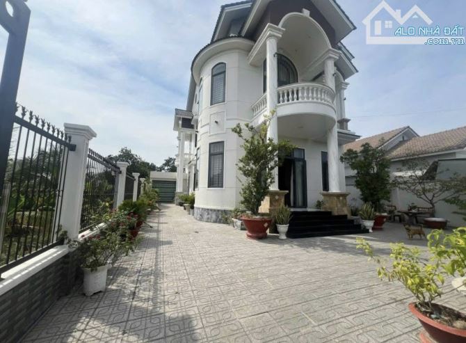 Bán biệt thự 14,5 x 30 ngô quyền Long Hải chỉ có 4 tỷ 200