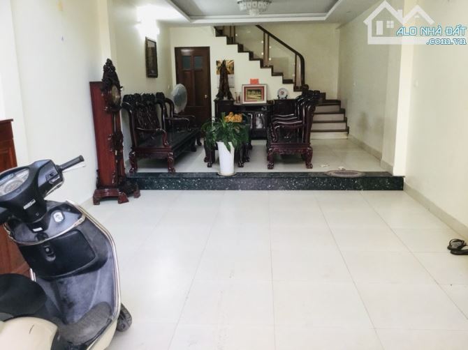 Bán nhà phố Phú Thượng, Tây Hồ, ô tô tránh vào nhà, DT 50m2, giá 16 tỷ