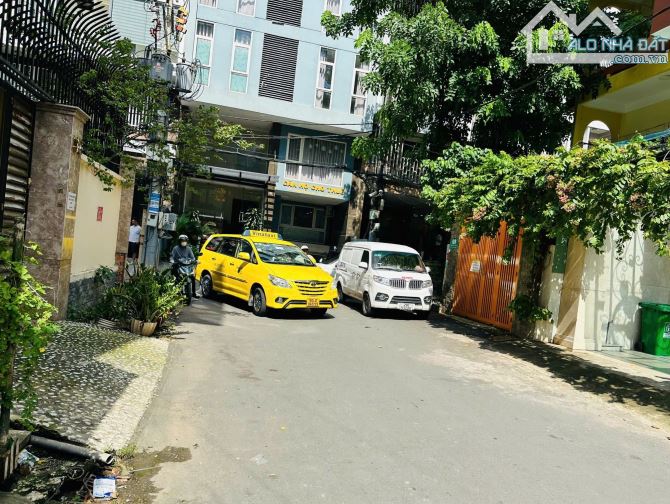 bán biệt thự hẻm 339 Lê Văn Sỹ, Q3, DT: 9,4m X 21m, DTCN 202m2--2 tầng--Giá: 40 tỷ