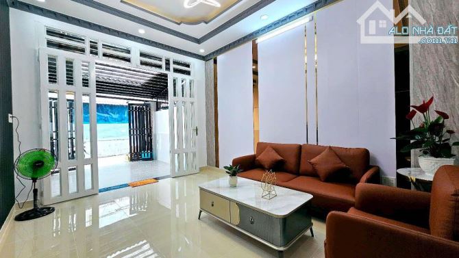 3 TẤM Ở NGAY - 80 M2 - NHỈNH 5T GIÁ TỐT TRONG KHU VỰC