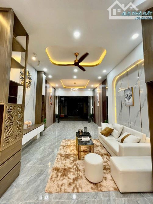 Ngộp Bank- Bán Gấp nhà HXH đường 3/2, P.11 . (DT: 3,3x 12m)- 4 tầng.