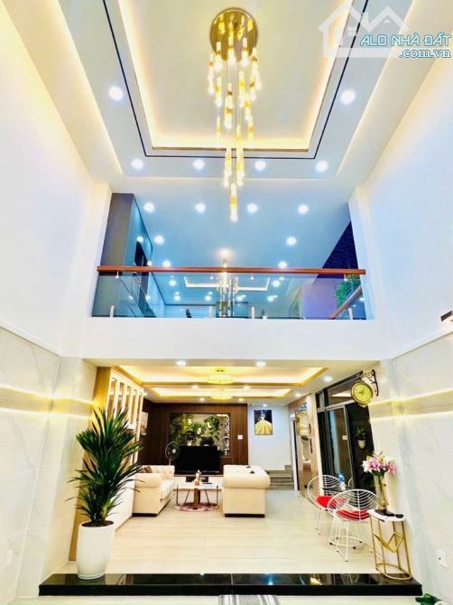 Ô TÔ NGỦ NHÀ - 5 TẦNG - 77M2 - NỞ HẬU - THANG MÁY - FULL NỘI THẤT - GẦN MẶT TIỀN - SÂN BAY