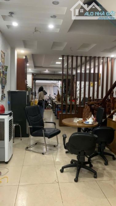 Bán Nhà Chính Kinh 1 nhà ra phố chỉ 4,8 tỷ