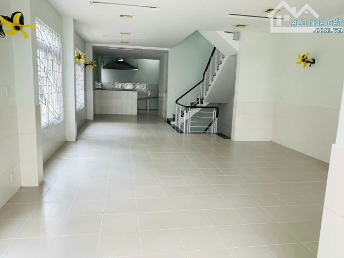 NHÀ 1 HẦM 1 TRỆT 2 LẦU GÓC 2 MẶT TIỀN KDC D2D