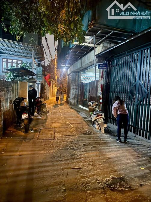 Giáp Đại Sứ Quán Hàn Quốc - XUÂN LA - TÂY HỒ - 40M - C4 - Lô Góc - Ô Tô - Giá 8 Tỷ Hơn