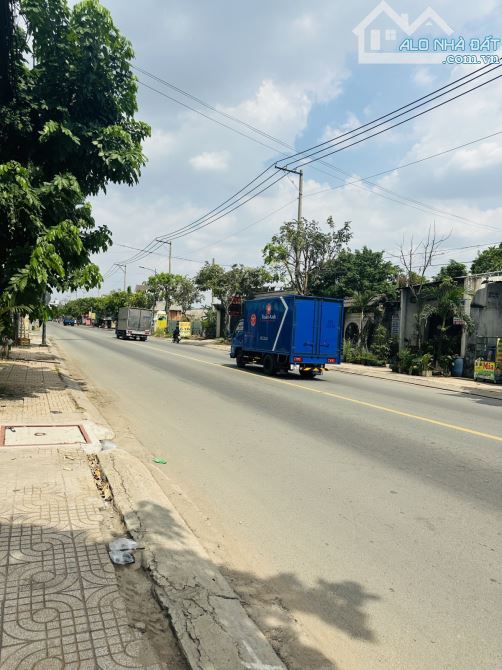 BÁN XƯỞNG MẶT TIỀN NGUYỄN VĂN BỨA HÓC MÔN.DT 565M2.NGANG 10M.