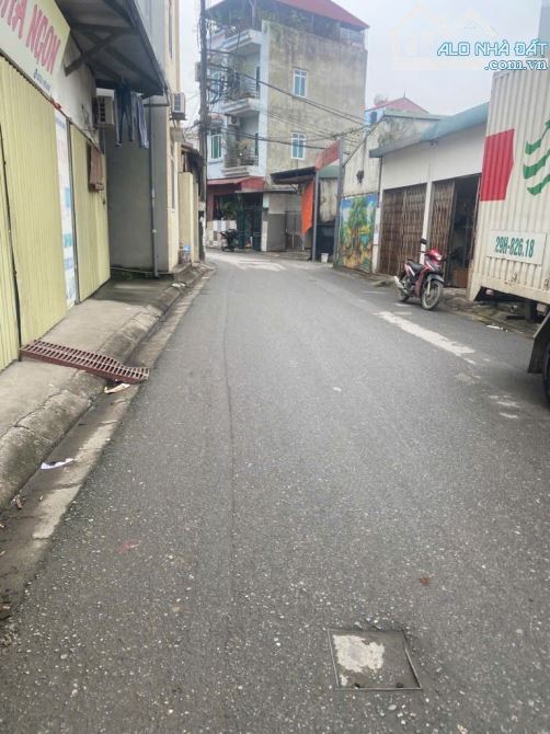BÁN ĐẤT, NGỌC THUY, BẮC CẦU - 50M2 - MT4M - OTO ĐỖ VÀO NHÀ - NHỈNH 3 TỶ