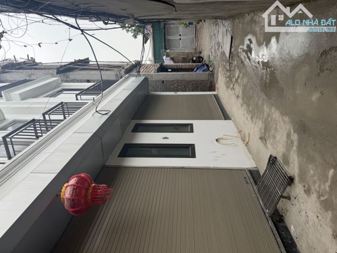 PHÚC LỢI NHÀ ĐẸP - DT42M2-GIÁ 5.5 TỶ LÔ GÓC- GẦN OTO TRÁNH-NGÕ THÔNG-GẦN TRƯỜNG-CHỢ