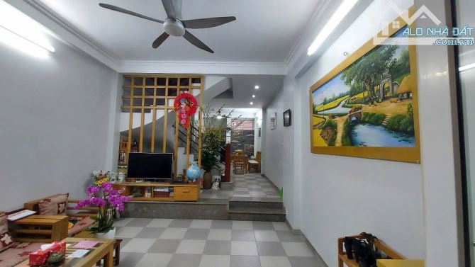 Cần bán gấp nhà Xuân Thủy 52m2, 4T, cách  ô tô 10m, nhà dân xây đẹp