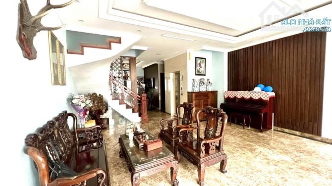 Bán nhà phân lô Trung Hòa ô tô tránh, kinh doanh, 20m ra phố, chỉ 30.5 tỷ.