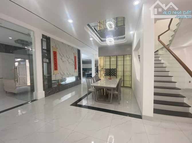 Nhà nguyễn trãi 1 trệt 2 lầu 600m2 sàn 4 phòng ngủ master