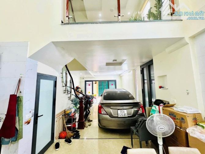 Bán nhà Đinh Công Thượng giá 13.6 tỷ, diện tích 42m2, 6 tầng, mặt tiền 4.1m