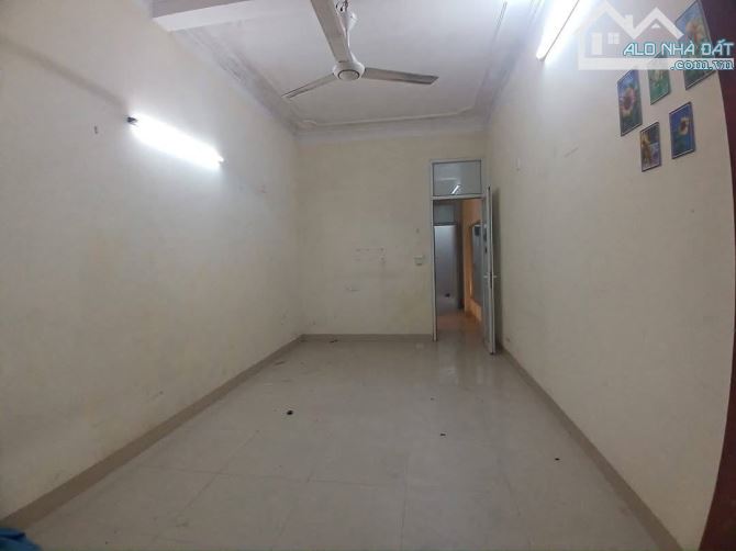 Bán nhà Nguyễn Trãi giá 8.7 tỷ, diện tích 44m2, 4 tầng, mặt tiền 3.5m