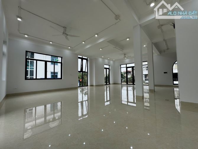 SIÊU PHẨM MẶT PHỐ SA ĐÔI LÔ GÓC dt:206m2 x 4 Tầng Mt:15m Giá bán 63,5 tỷ - 11