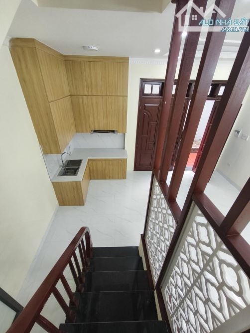 BÁT ĐẤT BÁT KHỐI. LONG BIÊN. NHÀ 5 TẦNG.  30M. MT 6.6. GIÁ NHỈNH 4 TỶ - 1