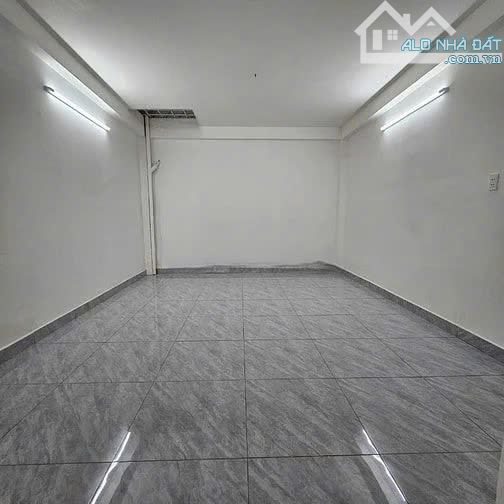 Nhà MT Hoa Lan, Phú Nhuận, DT 4 x 18, trệt 3 lầu, 6pn, 5wc, giá 38 tr - 1