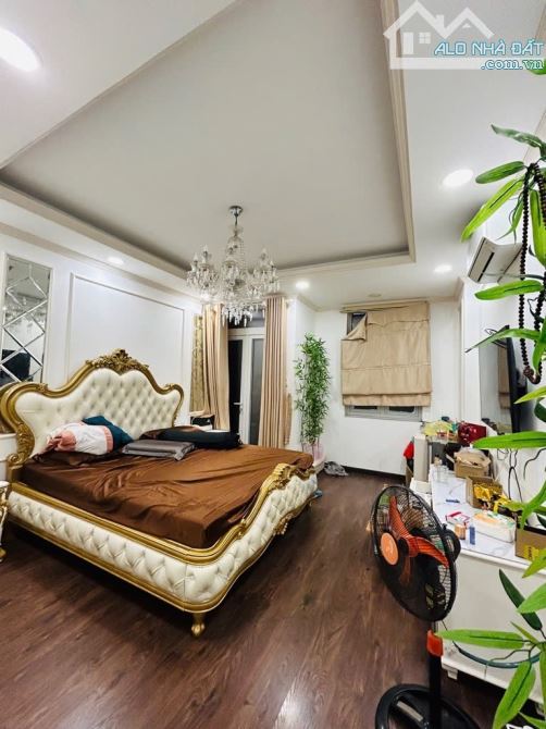 Bán nhà Lê Văn Lương, Quận 7, 89m², 11.7 tỷ, hẻm xe hơi, 5PN, 6WC, full nội thất - 1