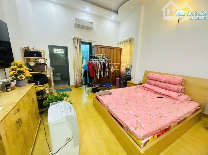 Nhà bán 1 Trệt 1 lầu DT: 167m2 ngang 7m ôtô ngủ trong nhà Giá bán 4 xx tỷ - 1