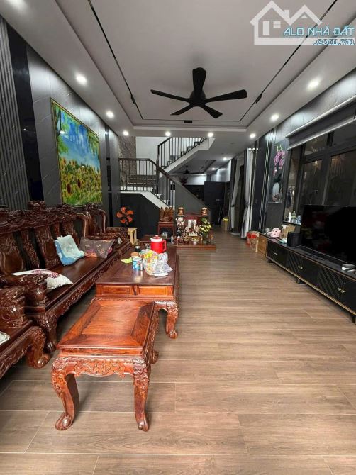 Cần bán gấp..chỉ 10,5 tỷ. Nhà lầu đẹp xịn sò KDC Tân Phong, Biên Hoà. 8,5x22m. Đường oto. - 1