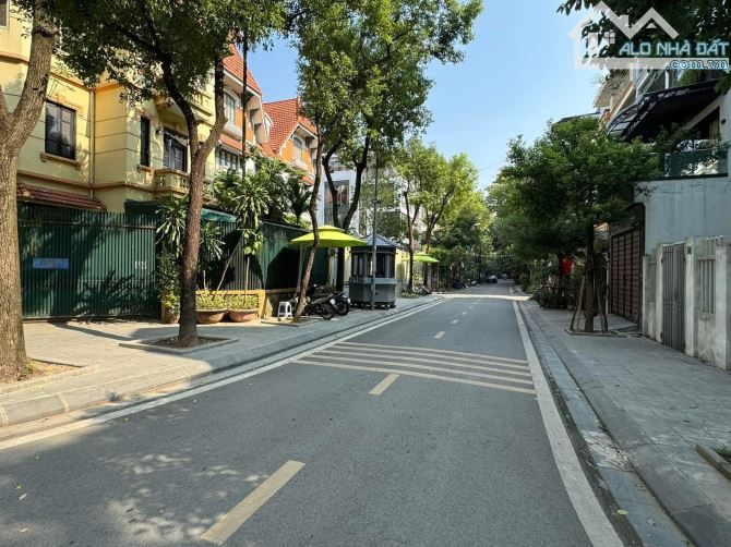 Cần bán nhà khu đô Thị Định Công,lô góc,vỉa hè đá bóng,đẳng cấp biệt thự - 1