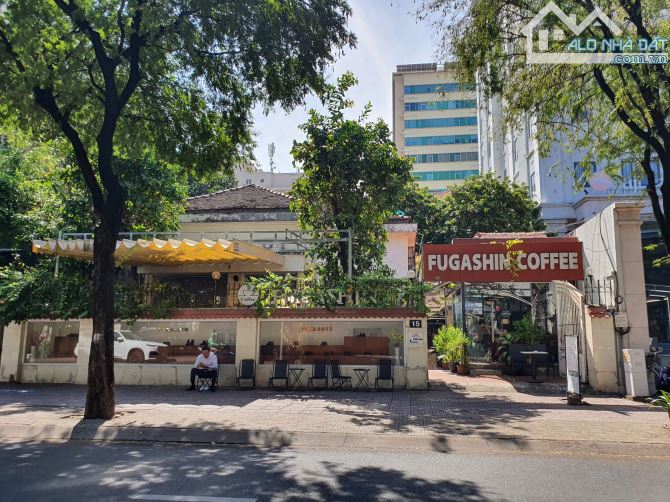 Bán nhà hầm - 4 tầng mặt tiền đường Võ Văn Tần, Phường 6, Quận 3. DT: 14*30M. Chỉ: 300 tỷ - 1
