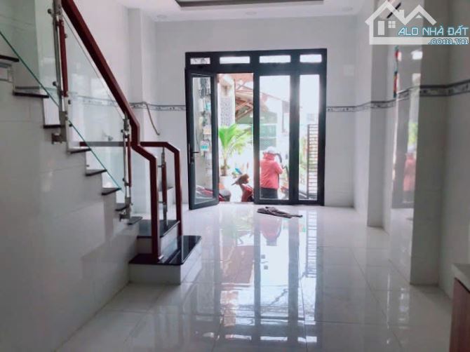 NHÀ MỚI Ở NGAY - HẺM THẲNG 1 TRỤC - LÊ VĂN LƯƠNG - NGANG 4.3M - DÀI 7 M- 3 TẦNG - 1