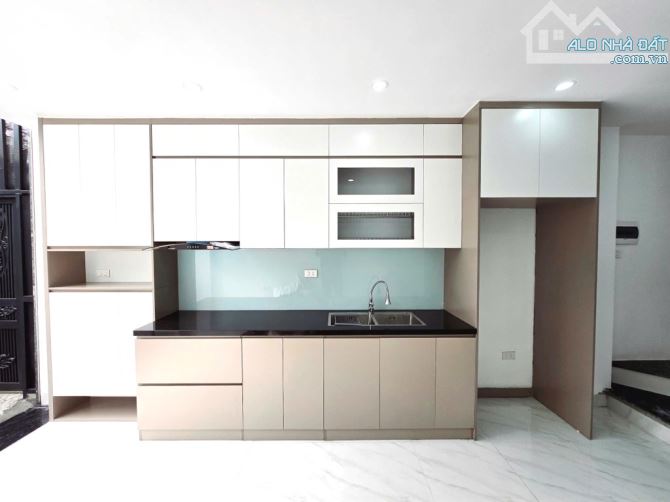 Bán Nhà Cầu Giấy - Ba Bước Mặt Phố - Xách Vali Về Ở Ngay - 41m2 x 4 Tầng - 8.x Tỷ - 1