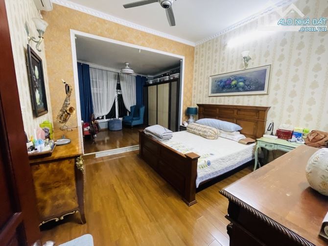 Bán Nhà Đường Lê Văn Việt cạnh VinCom Plaza, Dt 200m2, Ngang 6.7m, Giá Chỉ 14 tỷ - 1