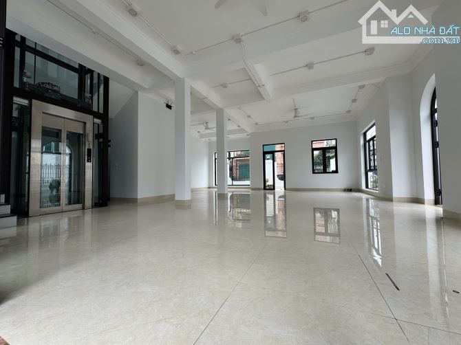 SIÊU PHẨM MẶT PHỐ SA ĐÔI LÔ GÓC dt:206m2 x 4 Tầng Mt:15m Giá bán 63,5 tỷ - 14