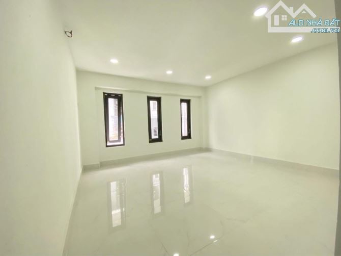 VỢ MÊ SỐ ĐỀ - CHỒNG BÁN NHÀ - NGANG 7M -70M2 - GIÁ HƠN 4 TỶ - 18