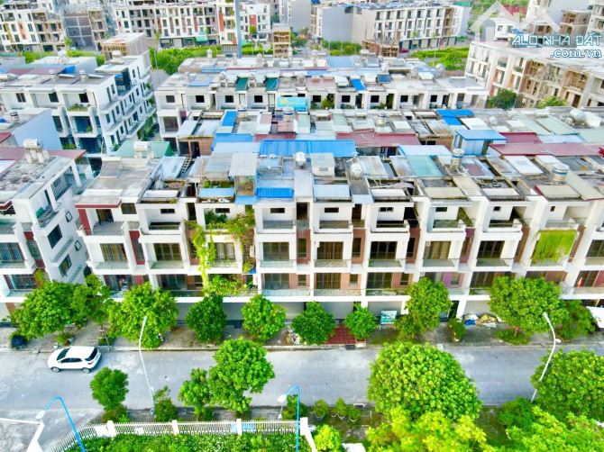 Còn sót lại duy nhất căn nhà xây thô 4 tầng tại dự án Him Lam Hùng Vương nhà dân xây - 2