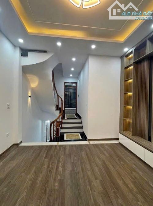 NHÀ 5 TẦNG - DIỆN TÍCH 30M2 - HƯỚNG ĐÔNG NAM - ĐẮC TÀI ĐẮC LỘC!BÁN NHÀ ĐẸP NHƯ MƠ - - 2