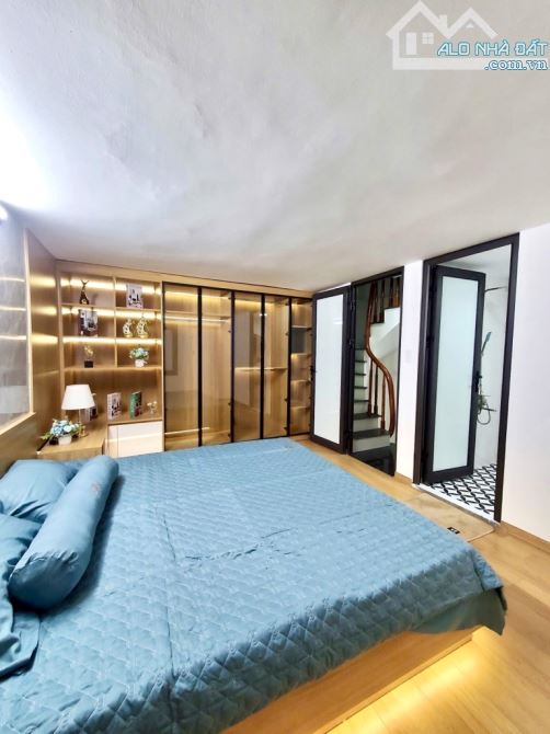 BÁN GẤP NHÀ HOÀNG NHƯ TIẾP-LONG BIÊN 30.8m2 , 3 PN ,Ô TÔ ĐỖ CỬA ,GIÁ 5.x tỷ có TL - 2