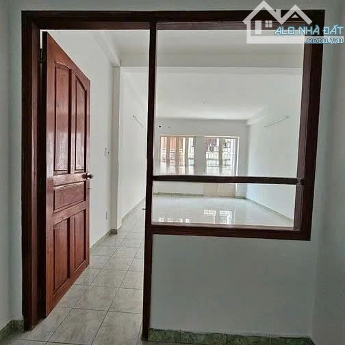 Nhà MT Hoa Lan, Phú Nhuận, DT 4 x 18, trệt 3 lầu, 6pn, 5wc, giá 38 tr - 2
