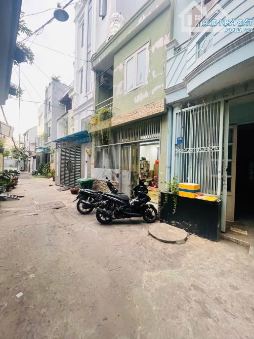 Kẹt tiền bán nhà 3 tầng hẻm xe hơi Thống Nhất, Gò Vấp, công nhận 37m2 đất, nhỉnh 3 tỷ  TL - 2