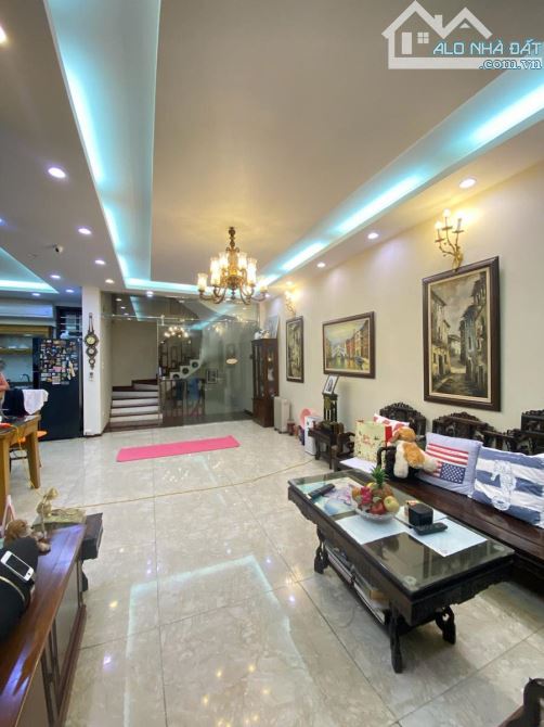 Bán nhà phân lô ô tô tránh tại Trung Kính, 22 tỷ, 65m2, view đẹp, tặng nội thất 3 tỷ - 2