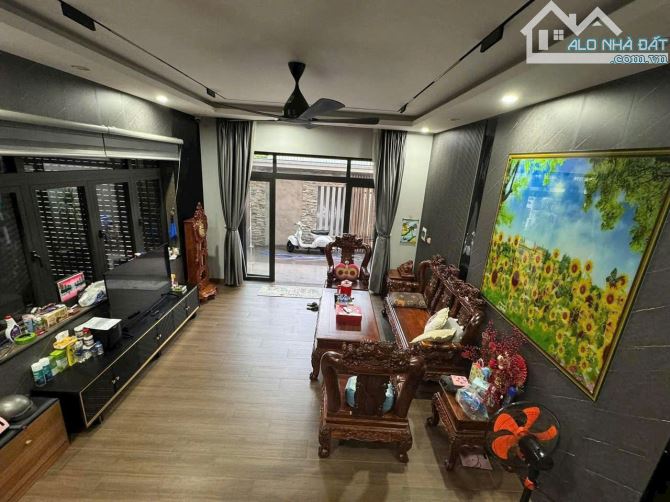 Cần bán gấp..chỉ 10,5 tỷ. Nhà lầu đẹp xịn sò KDC Tân Phong, Biên Hoà. 8,5x22m. Đường oto. - 2