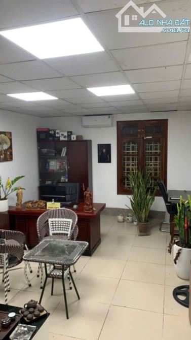 Bán Nhà Chính Kinh 1 nhà ra phố chỉ 4,8 tỷ - 2