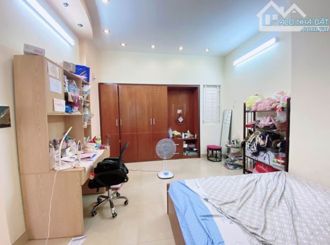 BÁN NHÀ ĐANG KINH DOANH SALON TÓC Ở LÝ PHỤC MAN, QUẬN 7. GIÁ BÁN 3,72 tỷ/ 4,5x16m - Sổ sẵn - 2